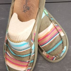 Sanuk Men's 10M Striped Canvas Sandals. Like NEW!